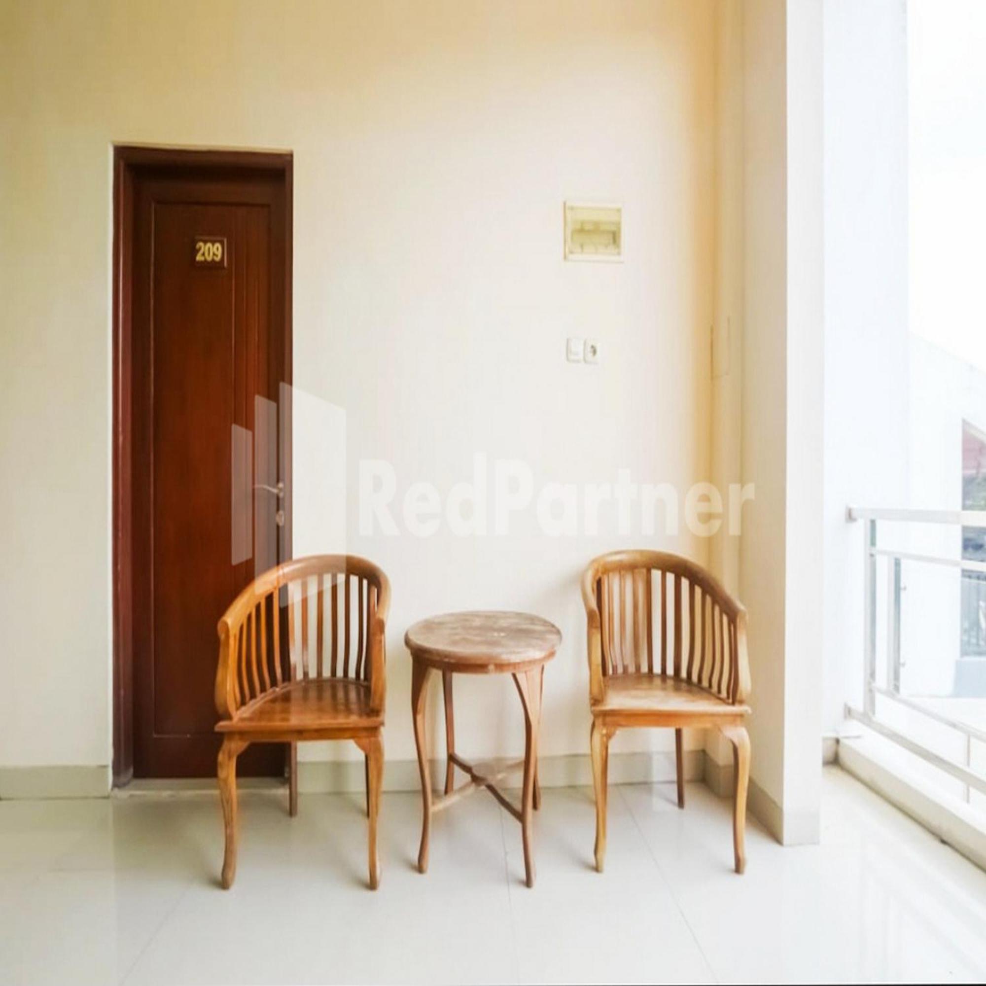 D'Waru Homestay Syariah Near Jl Slamet Riyadi Mitra Reddoorz Solo Eksteriør billede